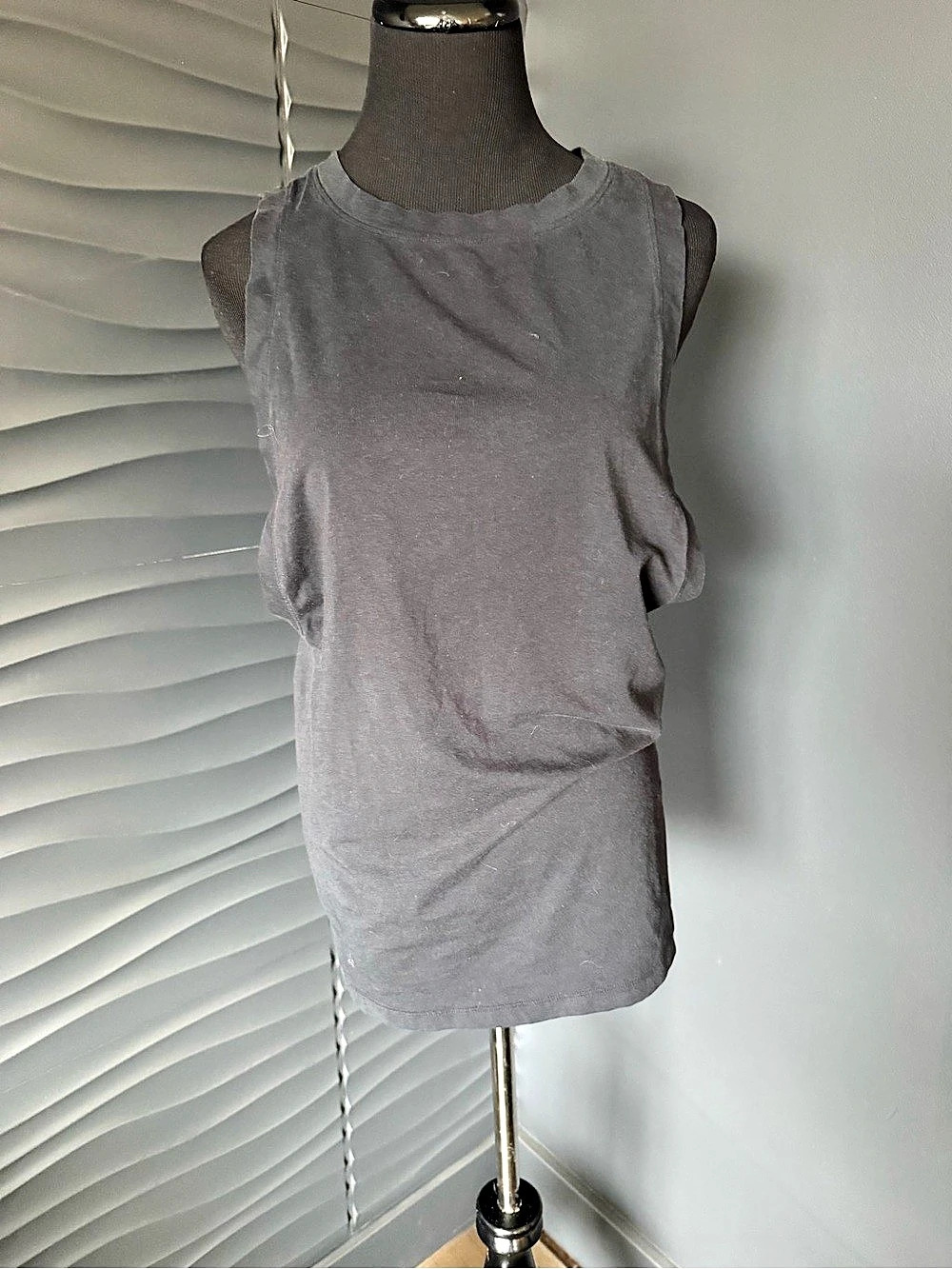 Under Armour Sleeveless Athletic Tank in black Size XS/P